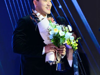 안현민 신인왕 수상 괴력의 사나이가 뜨거운 주목을 받다