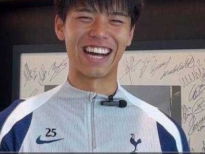 다카이 한국 대표 공격수에게 익살맞은 장난 당해