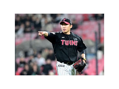 박명근 10경기 연속 무실점 좌타자도 막는 사이드암 투수